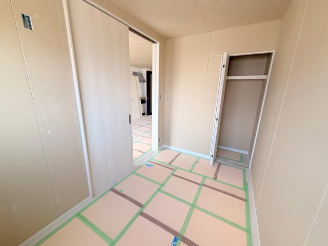 その他部屋・スペース　ゆとりのあるベッドルームで快適な睡眠をとってくださいね。