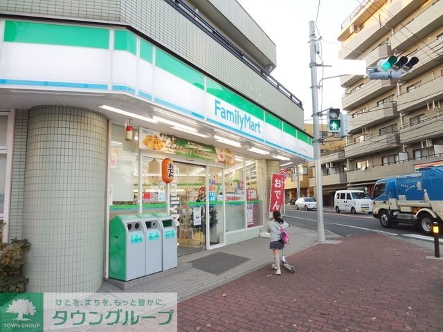 コンビニ　ファミリーマートかねひろ梶ケ谷店（コンビニ）まで166m