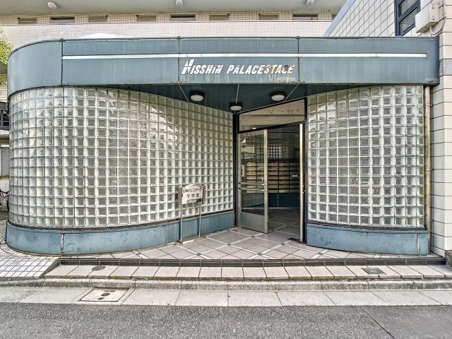 エントランス　清潔なエントランスです