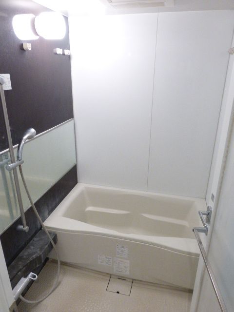 バス・シャワールーム　写真は同タイプ住居です。