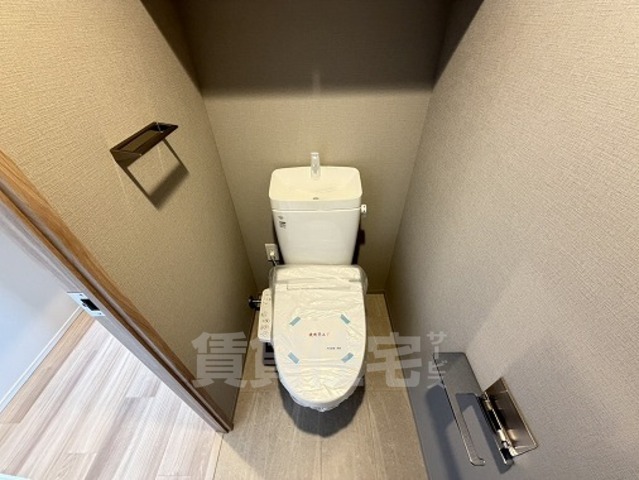 ＪＲ片町線 住道駅 徒歩1分 15階建 築1年のトイレ写真
