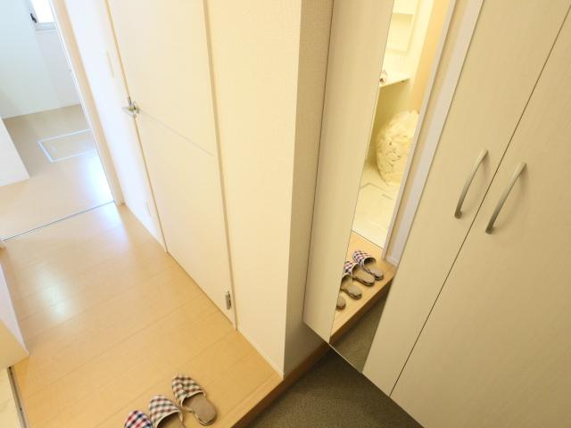 玄関　収納もある玄関です