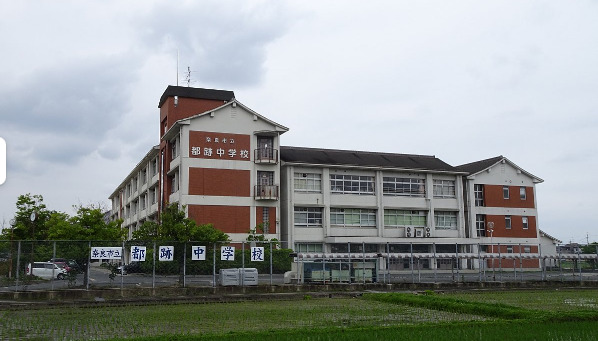 中学校　市立都跡中学校（中学校）まで496m