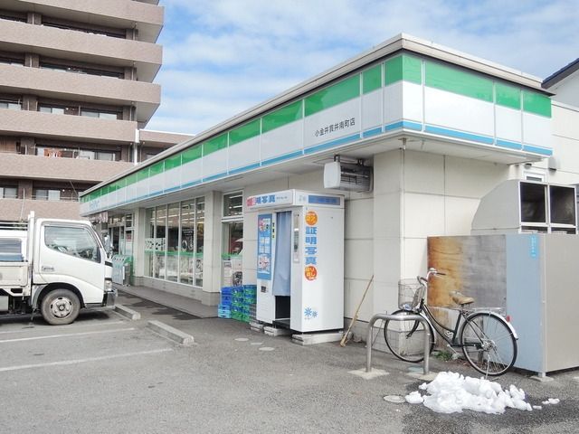 コンビニ　ファミリーマート（コンビニ）まで490m