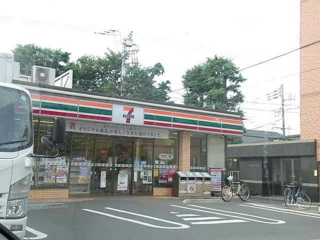 コンビニ　セブン－イレブン（コンビニ）まで320m