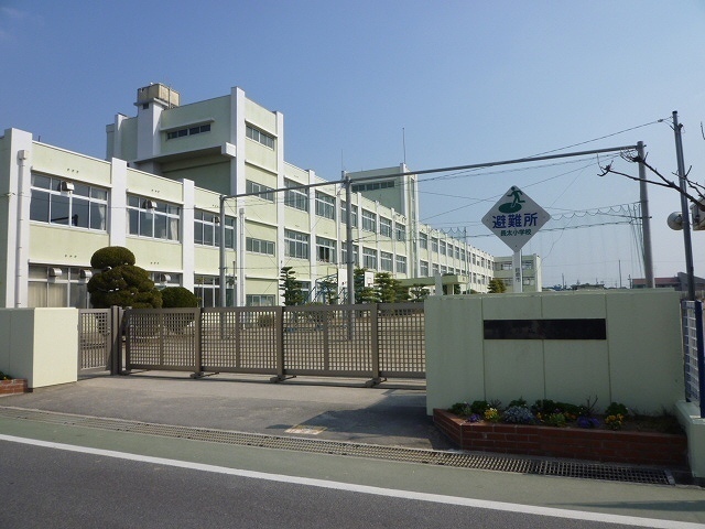 小学校　鈴鹿市立長太小学校（小学校）まで677m