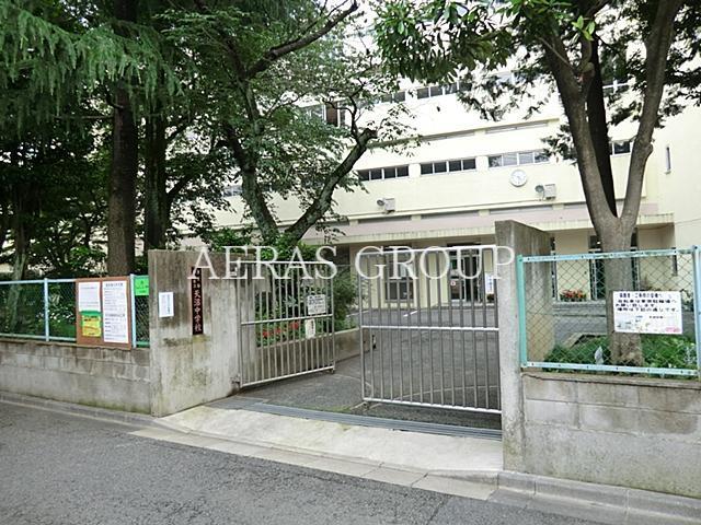 中学校　杉並区立天沼中学校（中学校）まで492m