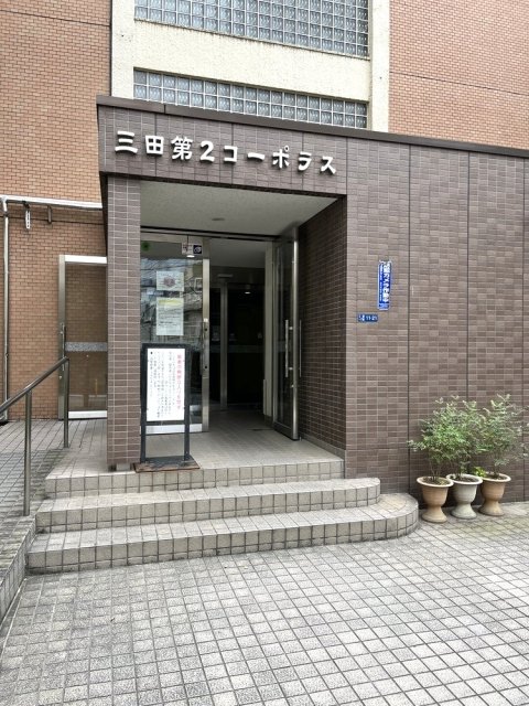 エントランス　ゆとりのあるエントランスです