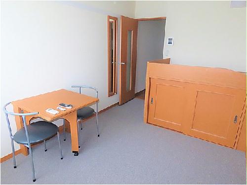 居室・リビング　ハイベッドタイプのお部屋です