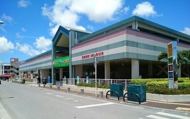 スーパー　サンエーＶ21かでな食品館（スーパー）まで1800m