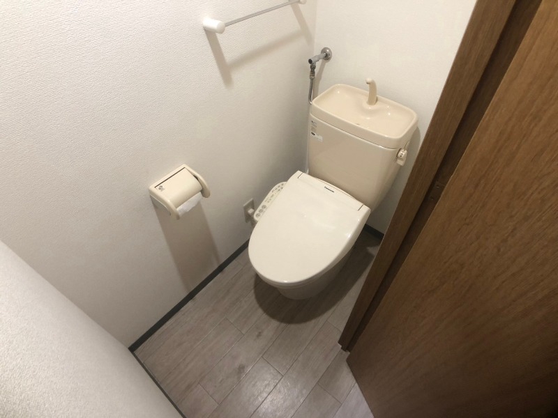 トイレ　こちらはトイレです。清潔感があり、安心して使用できます。