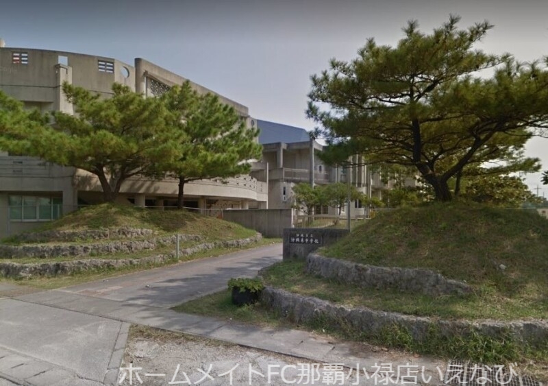 中学校　沖縄市立沖縄東中学校（中学校）まで1159m