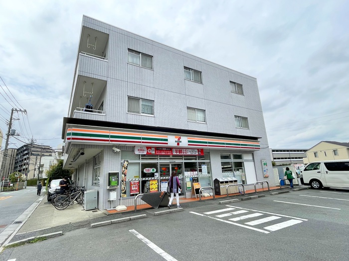 コンビニ　セブンイレブン（コンビニ）まで250m