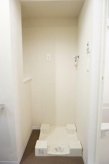 その他設備　Ｂタイプのお部屋の写真です。別室の写真につき現況優先　洗濯機