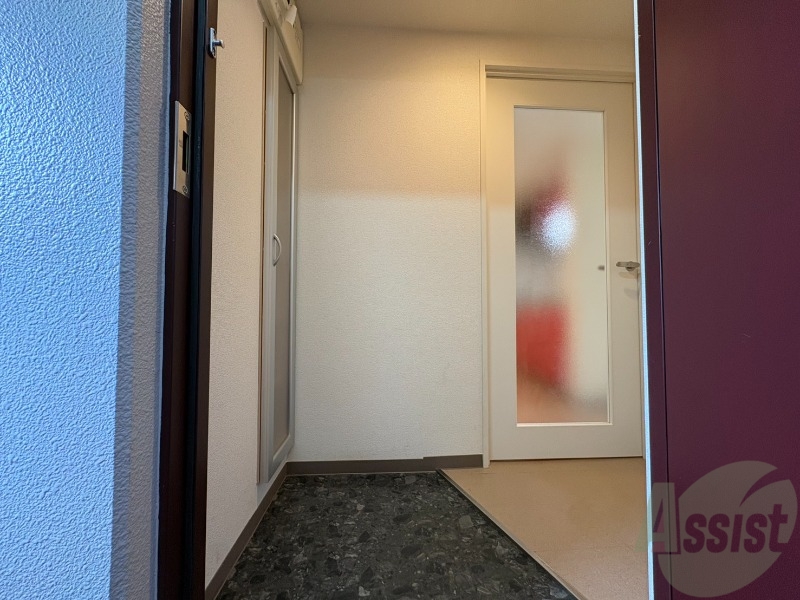玄関　玄関の様子です。明るい印象ですね。気分もあがりそう。