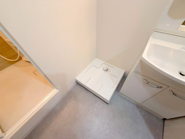 その他設備　嬉しい室内洗濯機置場。これで洗濯機も長持ちしますね。