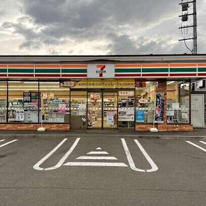 コンビニ　セブンイレブン札幌北18条東店（コンビニ）まで244m