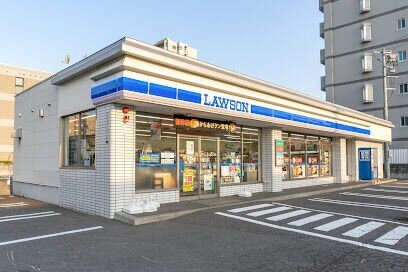 コンビニ　ローソン札幌北17条東7店（コンビニ）まで374m