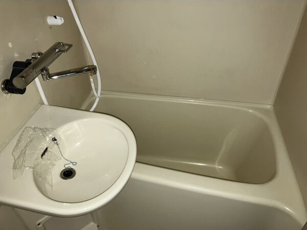 バス・シャワールーム　※写真は同じマンションの違う部屋のものになります。