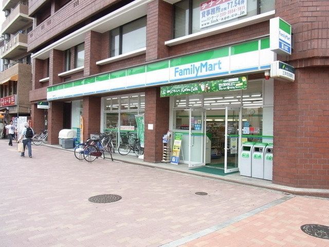 コンビニ　ファミリーマート（コンビニ）まで180m