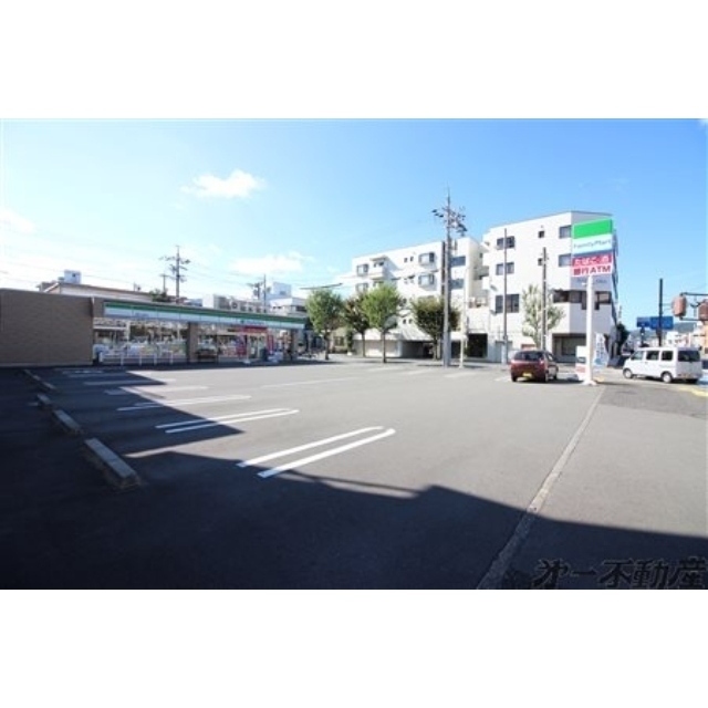 コンビニ　ファミリーマート二番町店（コンビニ）まで400m