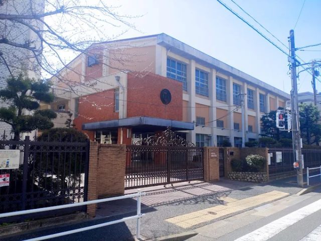 小学校　名古屋市立新栄小学校（小学校）まで1231m
