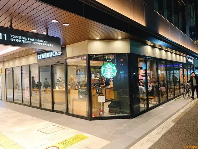 飲食店　スターバックスコーヒーエトモ祐天寺店（飲食店）まで781m