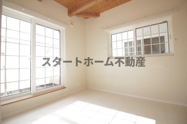 その他部屋・スペース　広くて明るい寝室