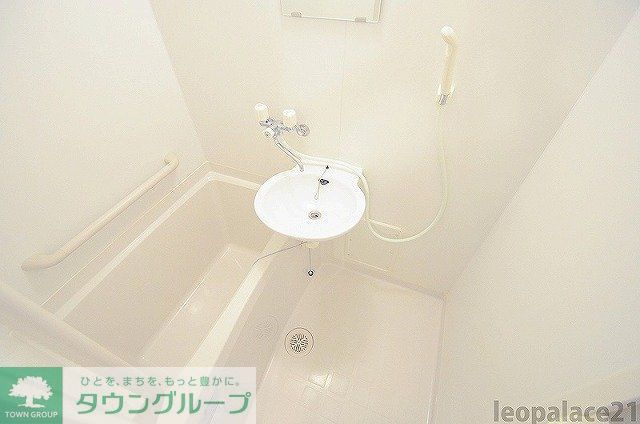 バス・シャワールーム　浴室乾燥機付きで、雨の日も楽々洗濯
