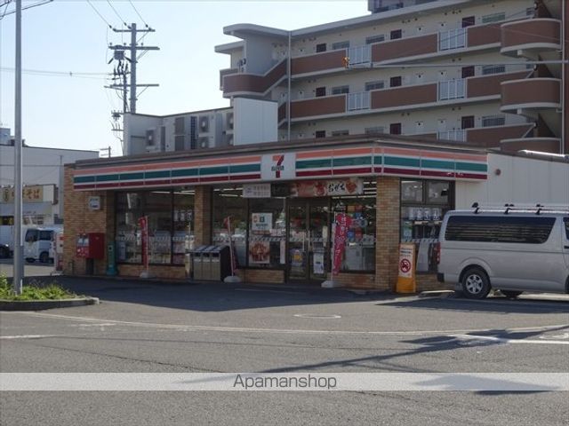 コンビニ　セブンイレブン（コンビニ）まで437m