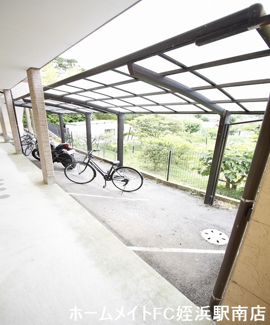 駐車場　★屋根付きの駐輪場です♪★