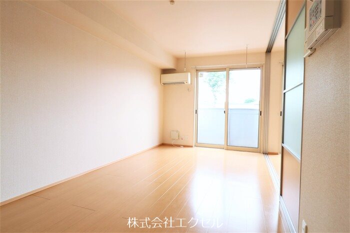 居室・リビング　同建物別室画像です。
