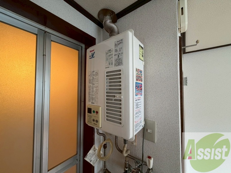 その他設備　給湯器です。操作しやすいパネルになってます。