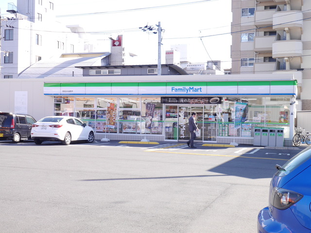 コンビニ　ファミリーマート高知南宝永町店（コンビニ）まで216m