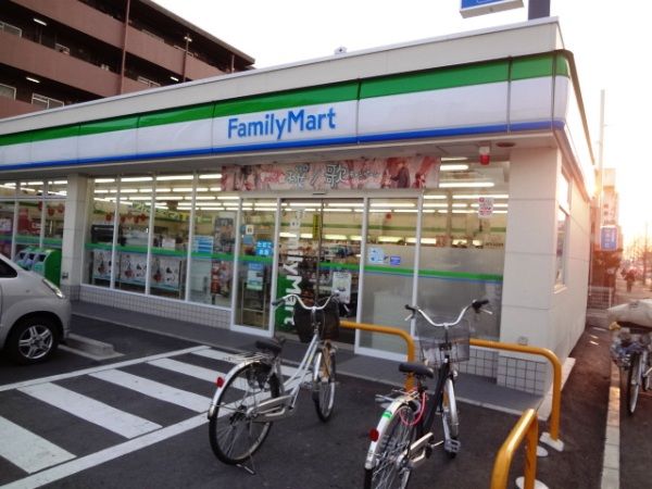 コンビニ　ファミリーマート中川高杉町店（コンビニ）まで52m