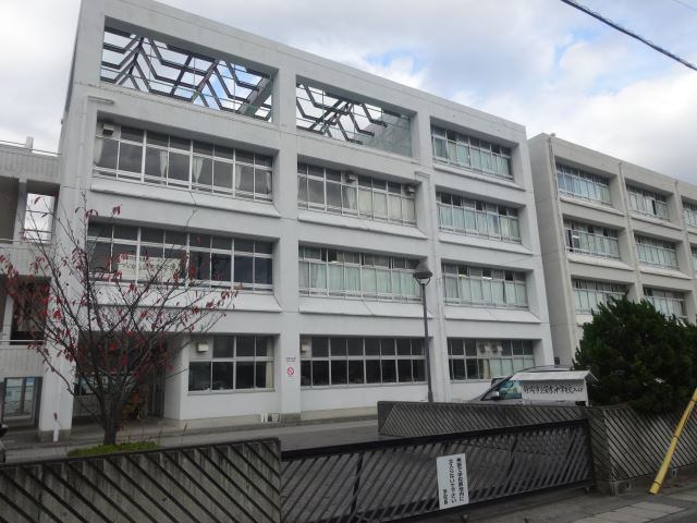 中学校　静岡市立安東中学校（中学校）まで693m