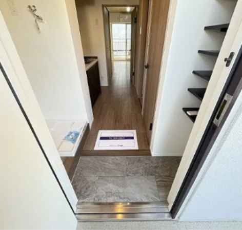 玄関　※別部屋の参考写真です。