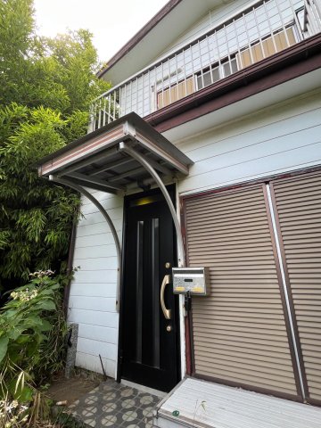 建物外観　自然に溢れて眺望も良い高台！(周辺の雑草雑木等は伐採予定)