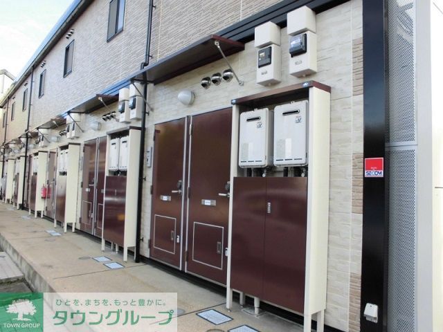 エントランス　設備・仕様は号室により異なる為、現況を優先致します。