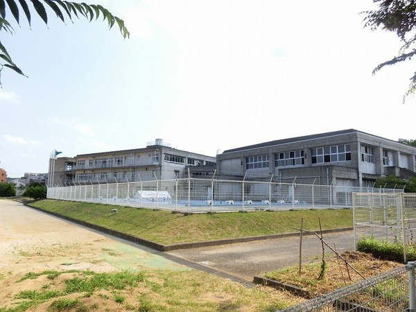中学校　つくば市立吾妻中学校（中学校）まで424m