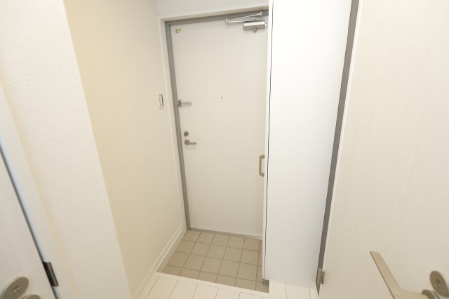 玄関　建築中