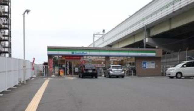 コンビニ　ファミリーマート海老江三丁目店（コンビニ）まで387m
