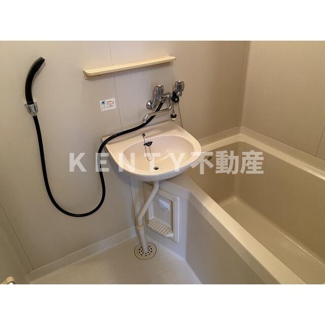 バス・シャワールーム　コンパクトで使いやすいお風呂です