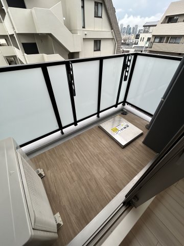 バルコニー　バルコニーからの眺めを楽しみながら食事をしませんか