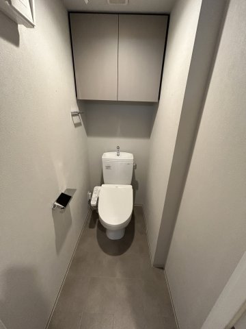 トイレ　落ち着いた色調のトイレです