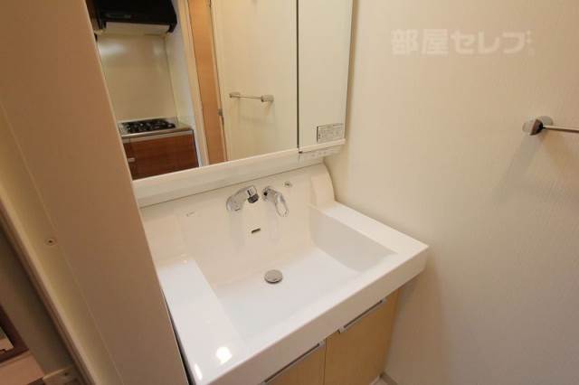 洗面設備　洗髪洗面化粧台です。