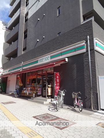 コンビニ　ローソンストア１００（コンビニ）まで104m