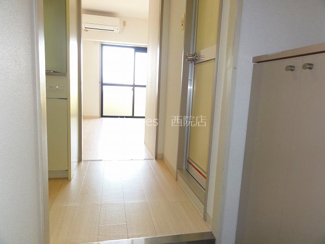 玄関　別号室のお写真でございます。