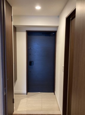 玄関　別部屋参考写真となります。