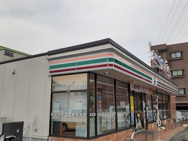 コンビニ　セブンイレブン（コンビニ）まで1381m